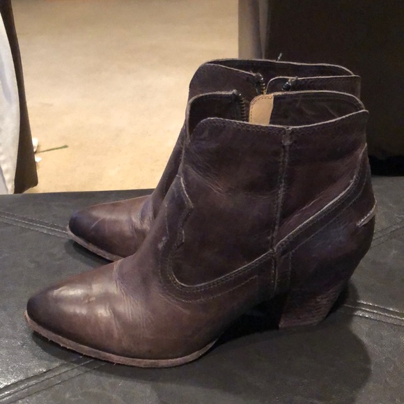 8.5 Women’s Frye Boots - Picture 2 of 4